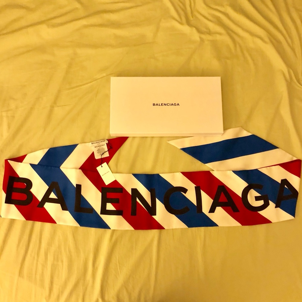 ✨NWT Balenciaga Scarf✨